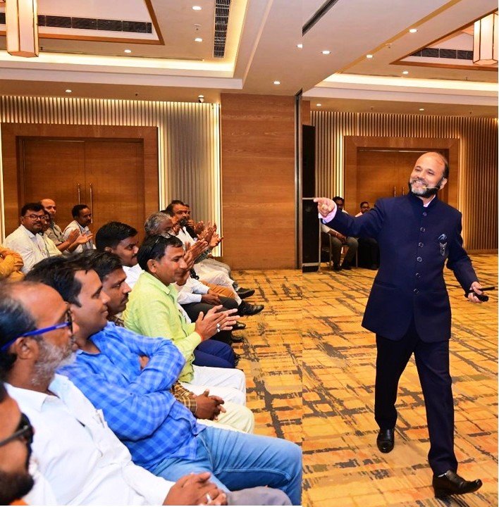 Deepak Kapoor corporate training audience India 100 organisations