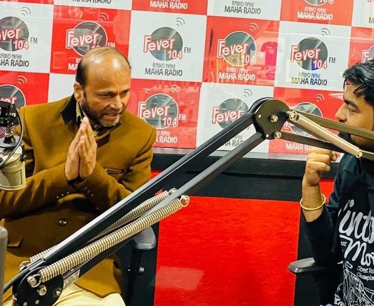 Deepak Kapoor Fever 104 FM radio interview Maha Radio