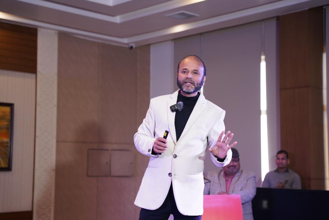  Deepak Kapoor giving leadership talk at professional event 