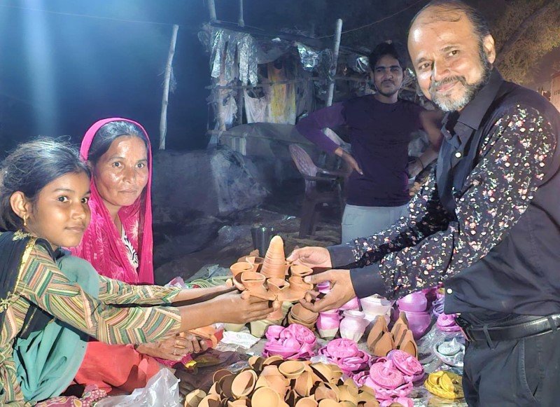 Deepak Kapoor motivational speaker delivering corporate training session